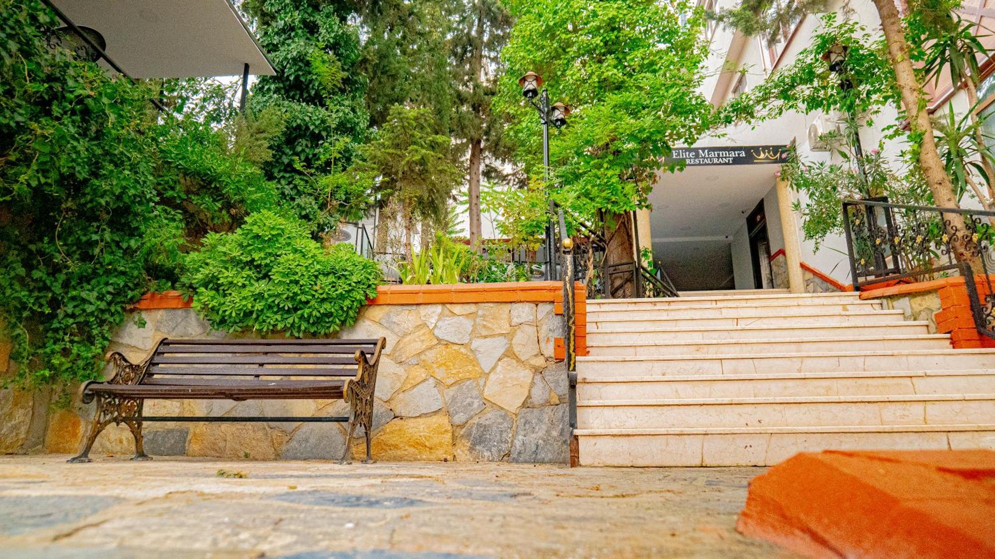 Elite Marmara Pansiyon Camlica Istambul Extérieur photo